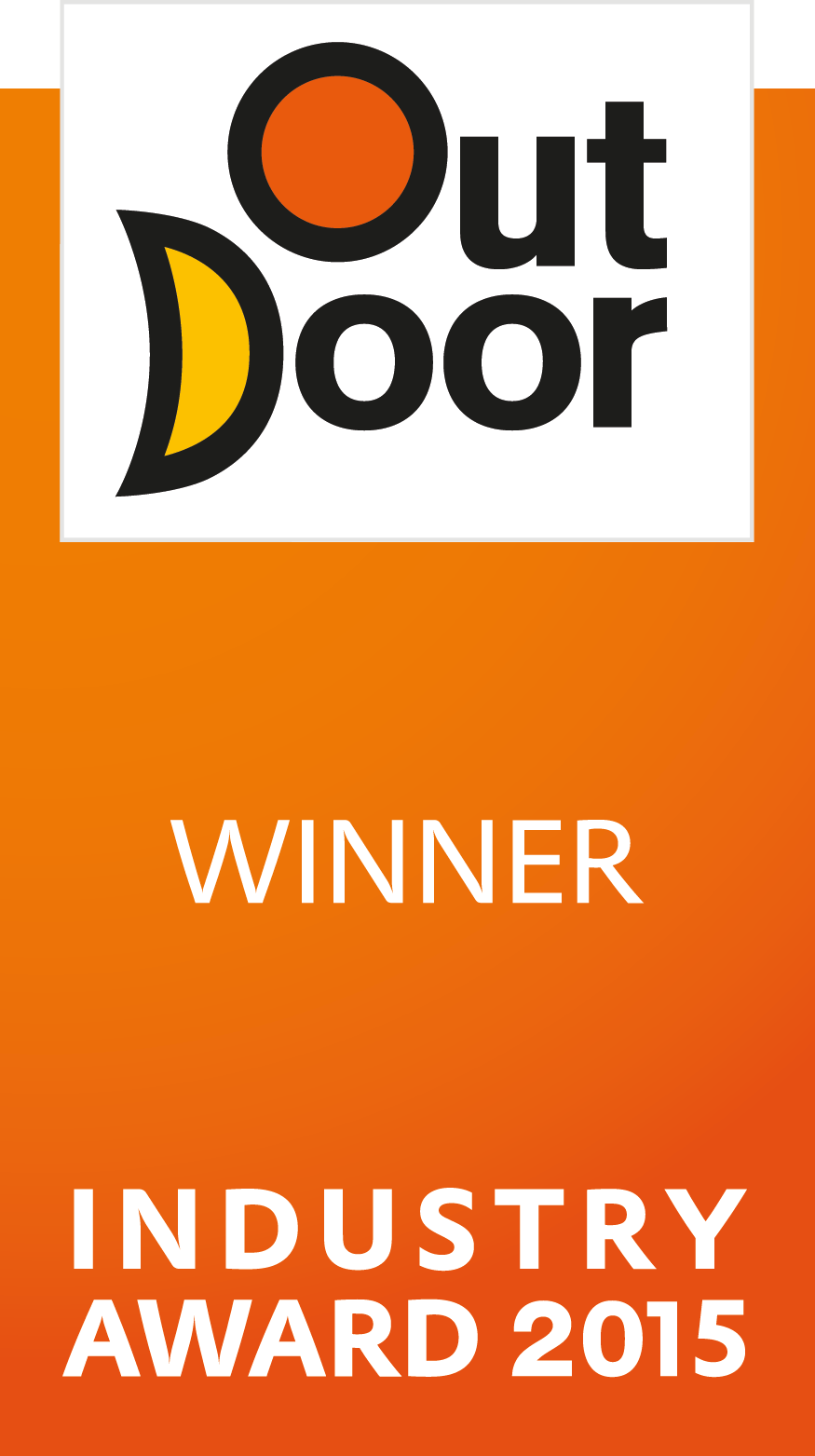 Orangefarbenes Siegel „Outdoor Industry Award 2015 Winner“ mit schwarzem Logo und Schrift
